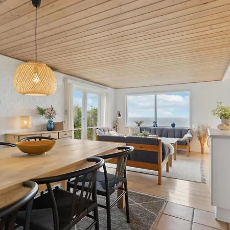 Feriehus 2 Bedroom Cozy In