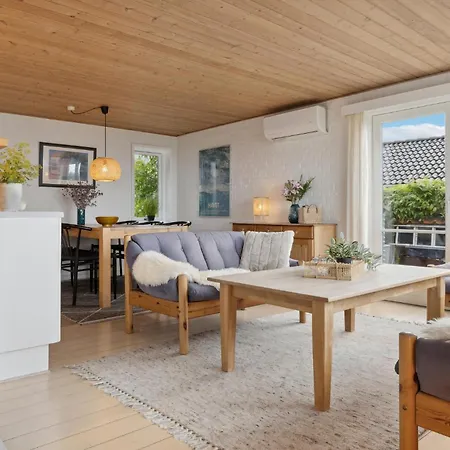 Σπίτι διακοπών 2 Bedroom Cozy In *